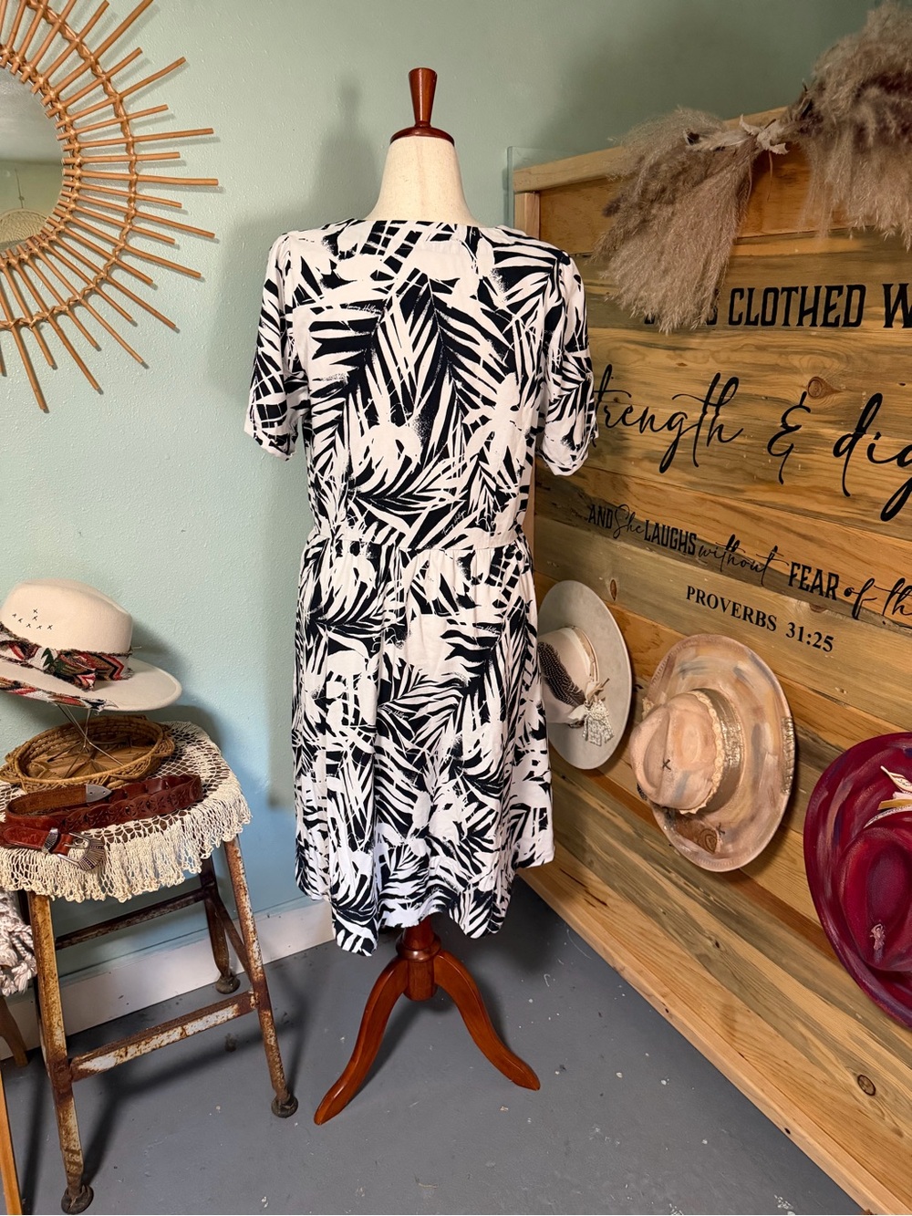 Tommy Hilfiger Black and White Tropical Print Midi Dress - Picture 2 of 5